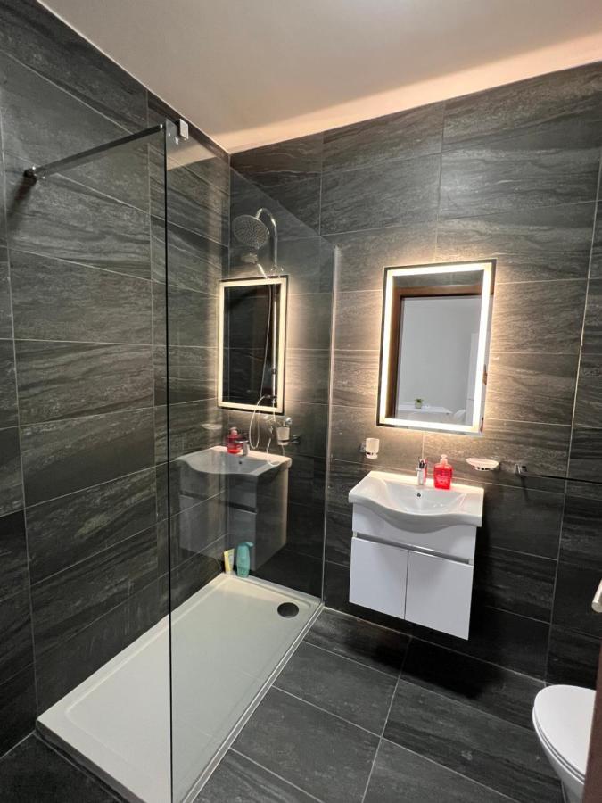 Condo With Patio Overlooking Piazza 그지라 외부 사진
