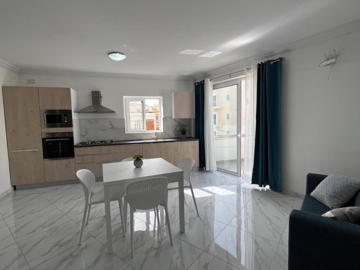 Condo With Patio Overlooking Piazza 그지라 외부 사진
