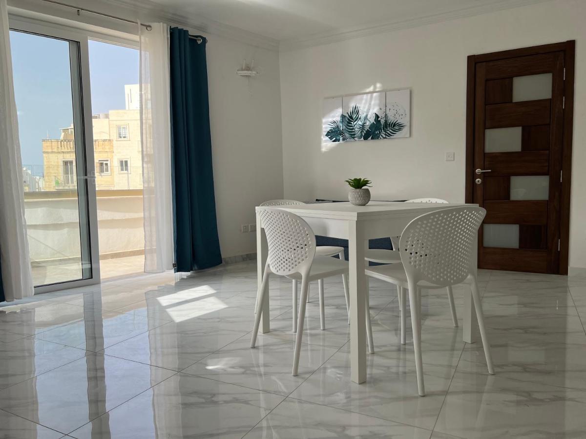 Condo With Patio Overlooking Piazza 그지라 외부 사진