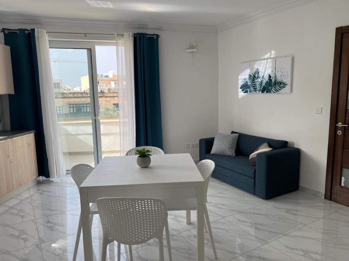 Condo With Patio Overlooking Piazza 그지라 외부 사진