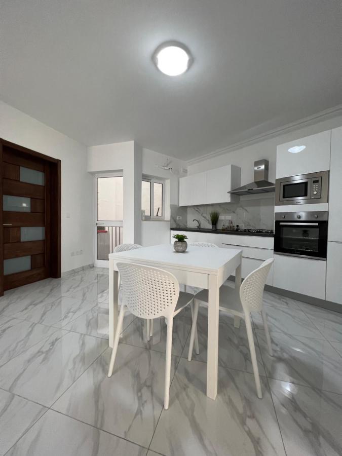 Condo With Patio Overlooking Piazza 그지라 외부 사진