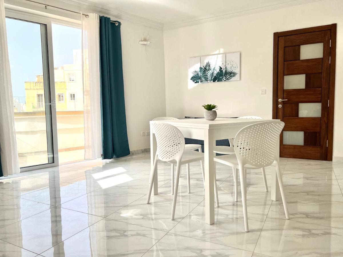 Condo With Patio Overlooking Piazza 그지라 외부 사진